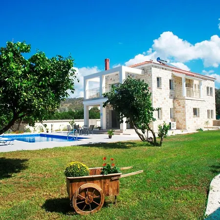 Villa Stunning New Beach Front Villa,1st Line To The Beach, Large Pool, Wonderful Area Argáka