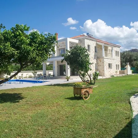 Villa Stunning New Beach Front Villa,1st Line To The Beach, Large Pool, Wonderful Area Argáka