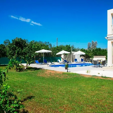 빌라 Stunning New Beach Front Villa,1st Line To The Beach, Large Pool, Wonderful Area