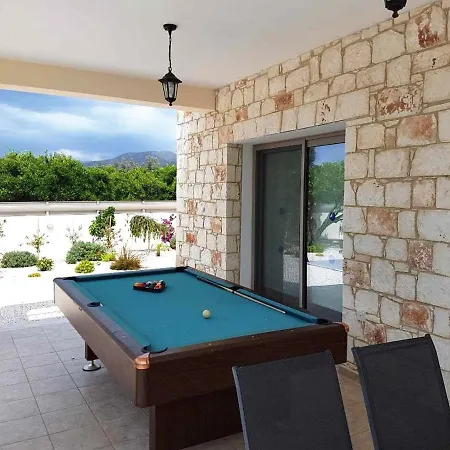 Villa Stunning New Beach Front Villa,1st Line To The Beach, Large Pool, Wonderful Area Argaka