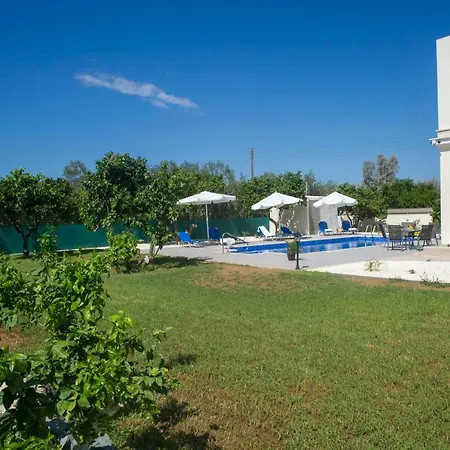 Stunning New Beach Front Villa,1st Line To The Beach, Large Pool, Wonderful Area 빌라