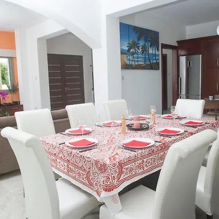 Stunning New Beach Front Villa,1st Line To The Beach, Large Pool, Wonderful Area 빌라 *