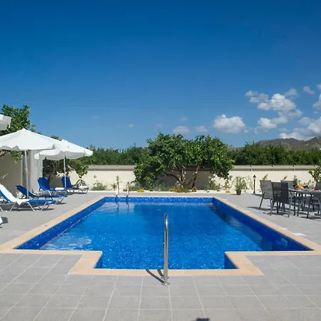 Stunning New Beach Front Villa,1st Line To The Beach, Large Pool, Wonderful Area 빌라 *