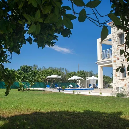 Stunning New Beach Front Villa,1st Line To The Beach, Large Pool, Wonderful Area 빌라