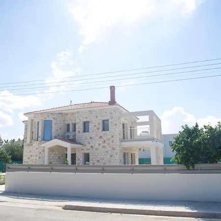 Stunning New Beach Front Villa,1st Line To The Beach, Large Pool, Wonderful Area 빌라 아르가카