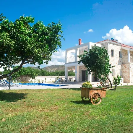 Stunning New Beach Front Villa,1st Line To The Beach, Large Pool, Wonderful Area 빌라 *
