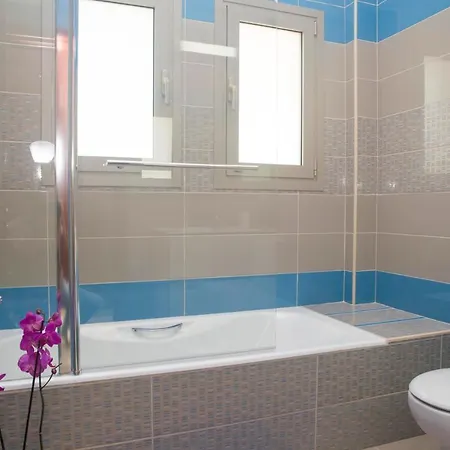 빌라 Stunning New Beach Front Villa,1st Line To The Beach, Large Pool, Wonderful Area *